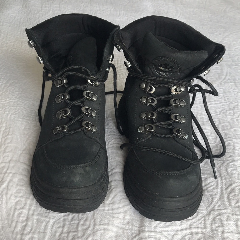 Waterproof Platform Winter Boot - Picture 1 of 5